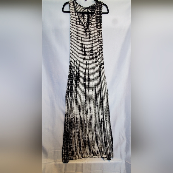 ENTI Black and White Striped Tie Dye Maxi Dress - Picture 1 of 4